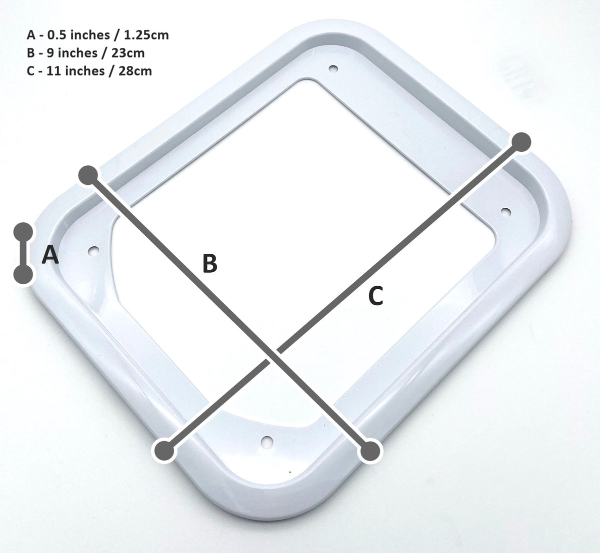 An infographic showing the dimensions of the cat flap adaptor kit on a white background. 
